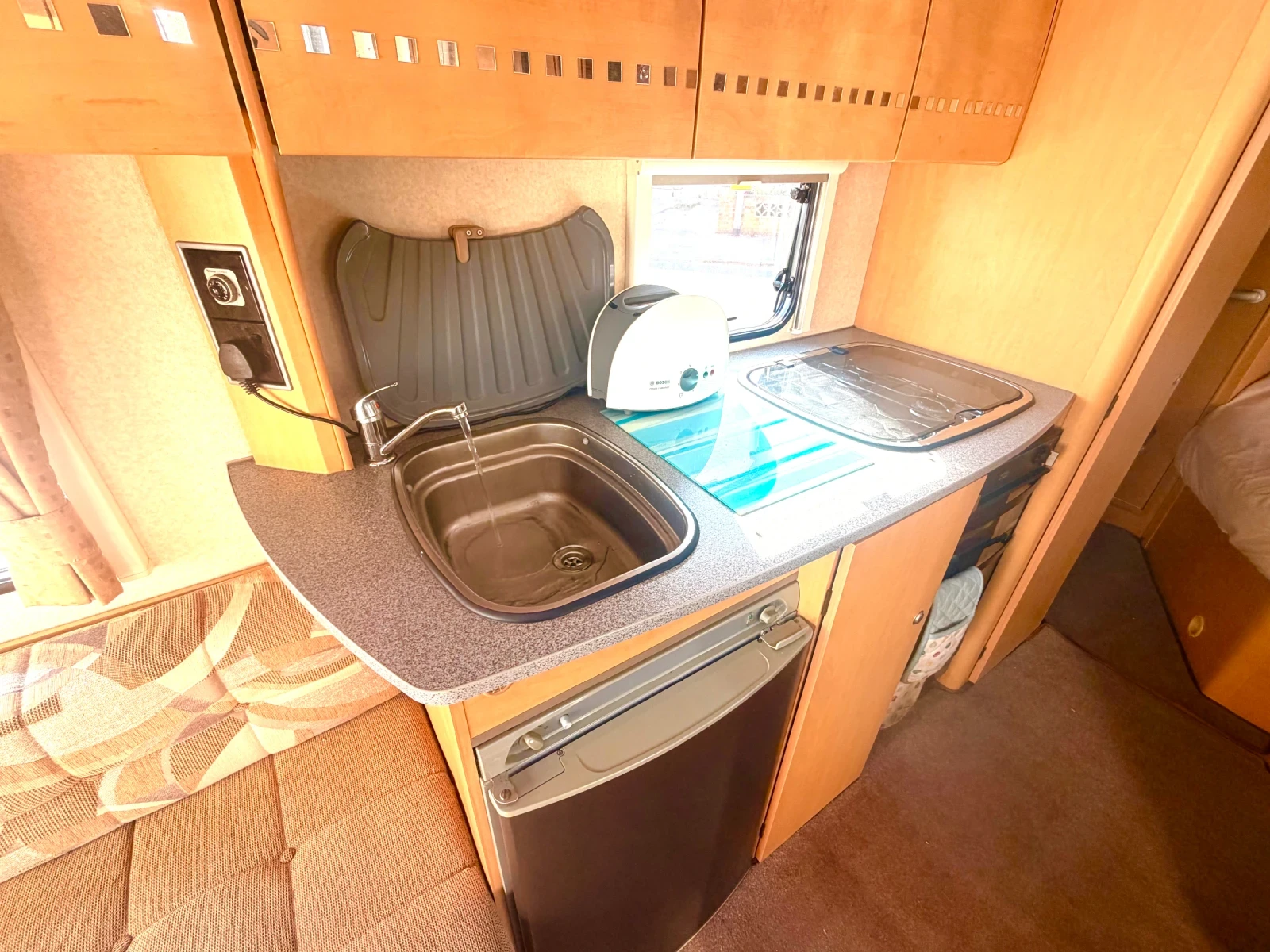 Каравана Bailey GT60 520/4, снимка 13 - Каравани и кемпери - 55270086