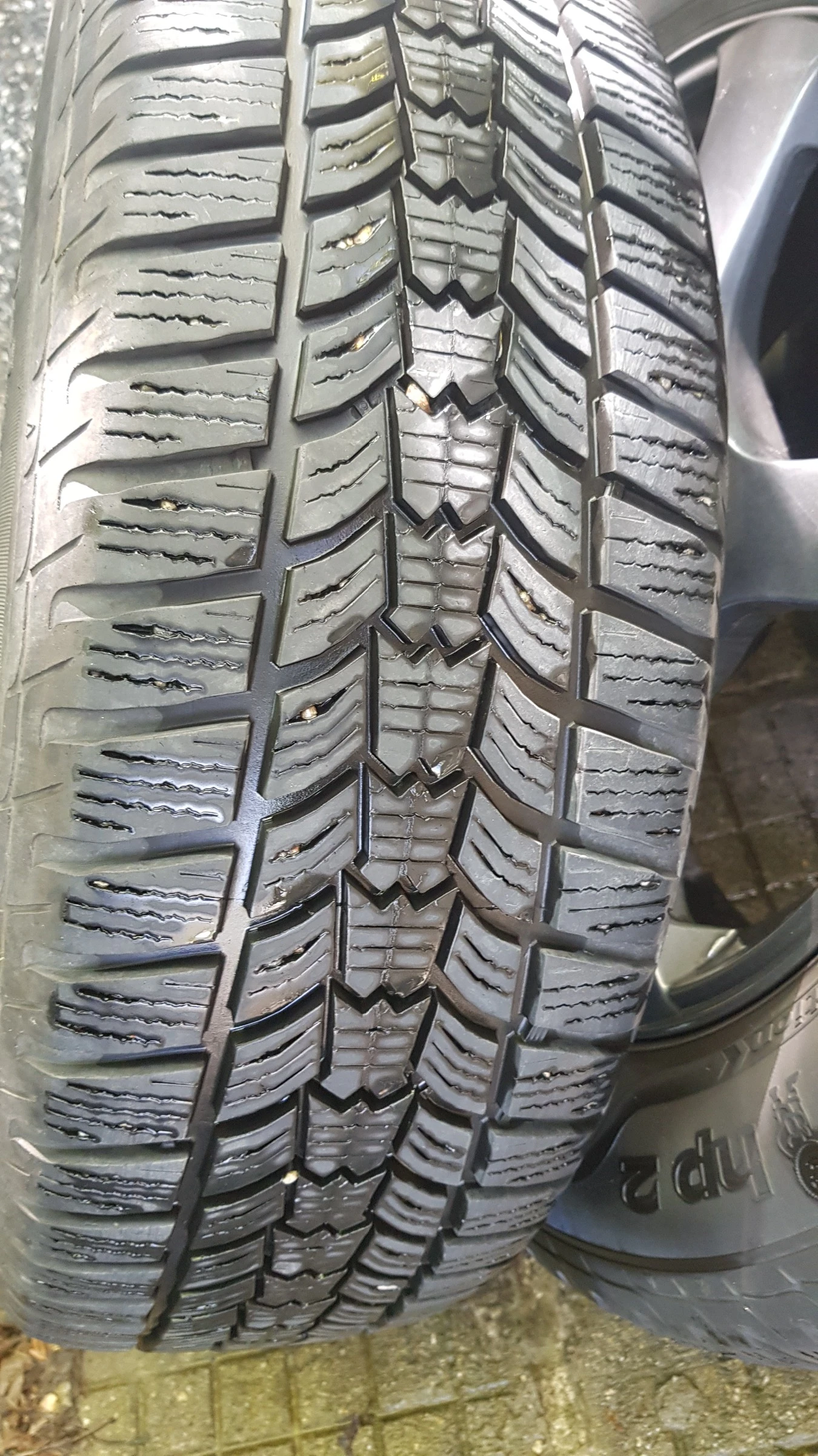 Гуми Зимни 215/65R16, снимка 5 - Гуми и джанти - 54493779