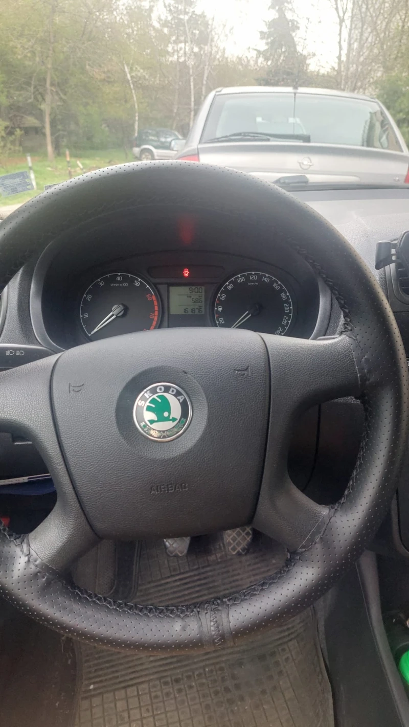 Skoda Fabia 1.2, 75 к.с. газов инжекцион, снимка 5 - Автомобили и джипове - 52403766