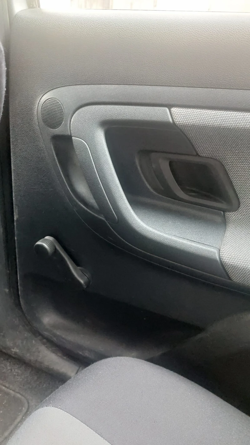 Skoda Fabia 1.2, 75 к.с. газов инжекцион, снимка 11 - Автомобили и джипове - 52403766