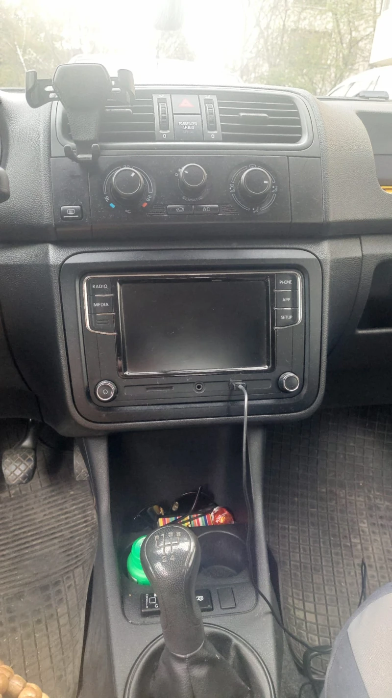 Skoda Fabia 1.2, 75 к.с. газов инжекцион, снимка 6 - Автомобили и джипове - 52403766