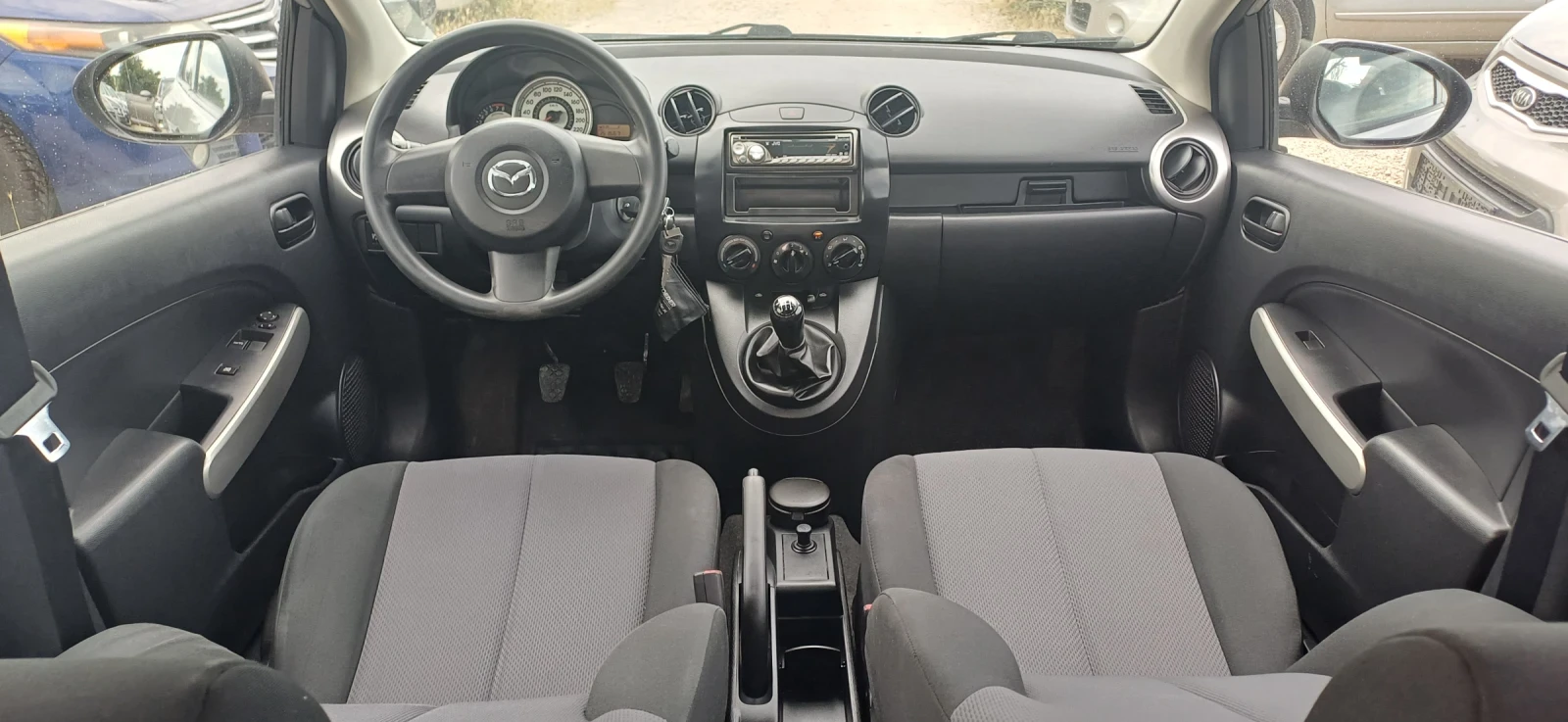 Mazda 2  - изображение 10