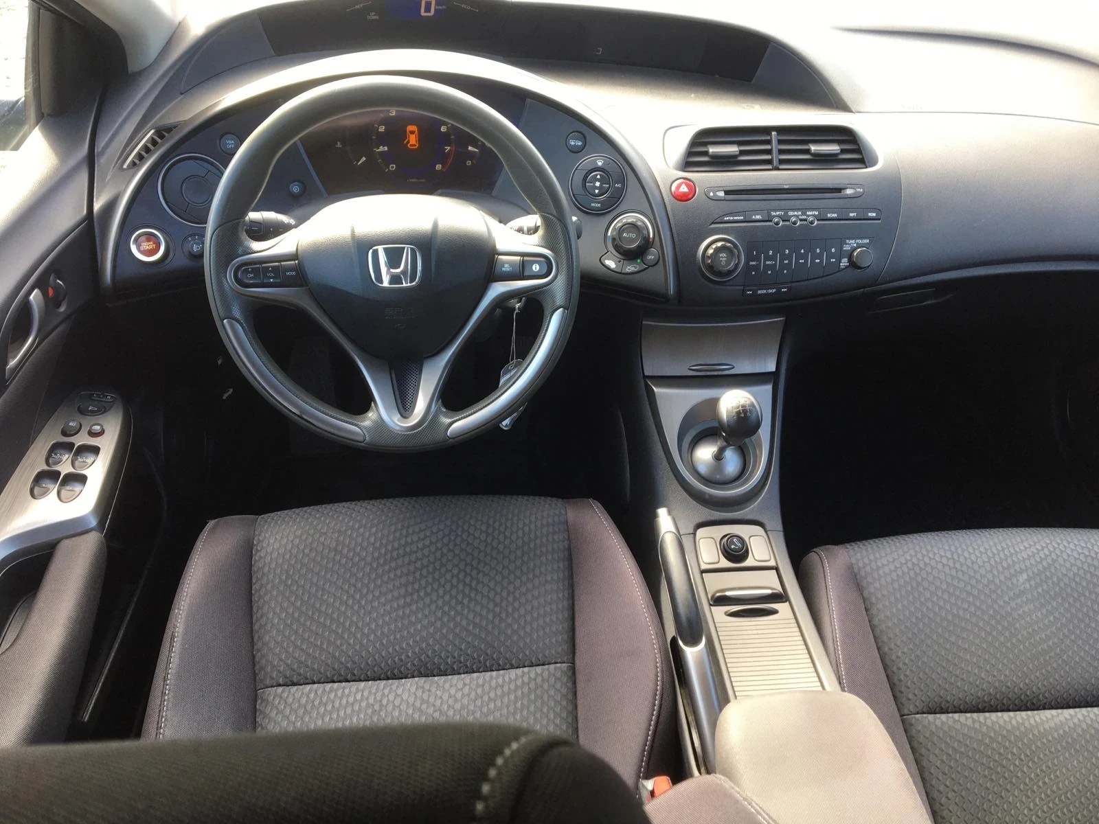 Honda Civic 1.8 i-VTEC CH - изображение 8