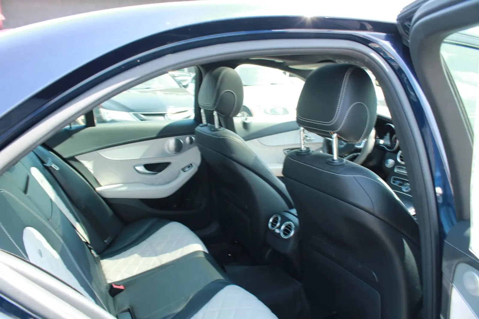 Mercedes-Benz C 450 AMG DESIGNO* ПОДГРЕВ* КАМЕРИ* KEYLESS, снимка 13 - Автомобили и джипове - 53782328