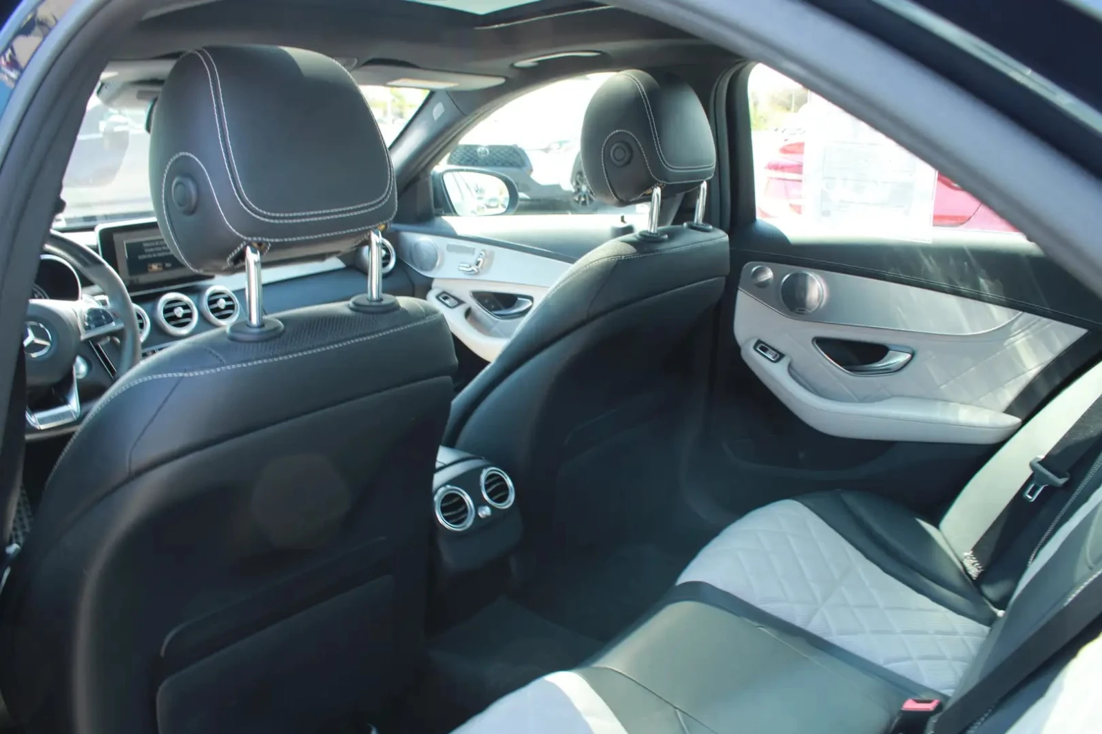 Mercedes-Benz C 450 AMG DESIGNO* ПОДГРЕВ* КАМЕРИ* KEYLESS, снимка 14 - Автомобили и джипове - 53782328