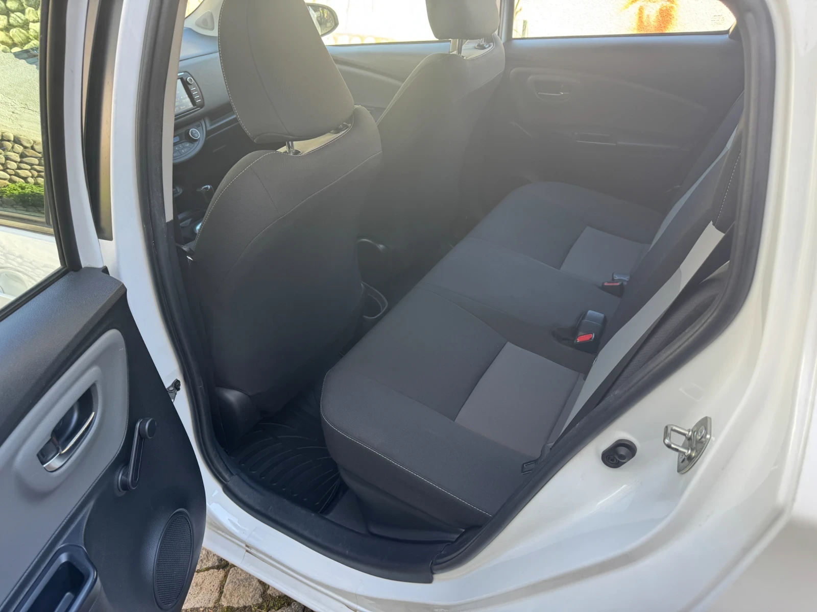 Toyota Yaris, снимка 8 - Автомобили и джипове - 54355357