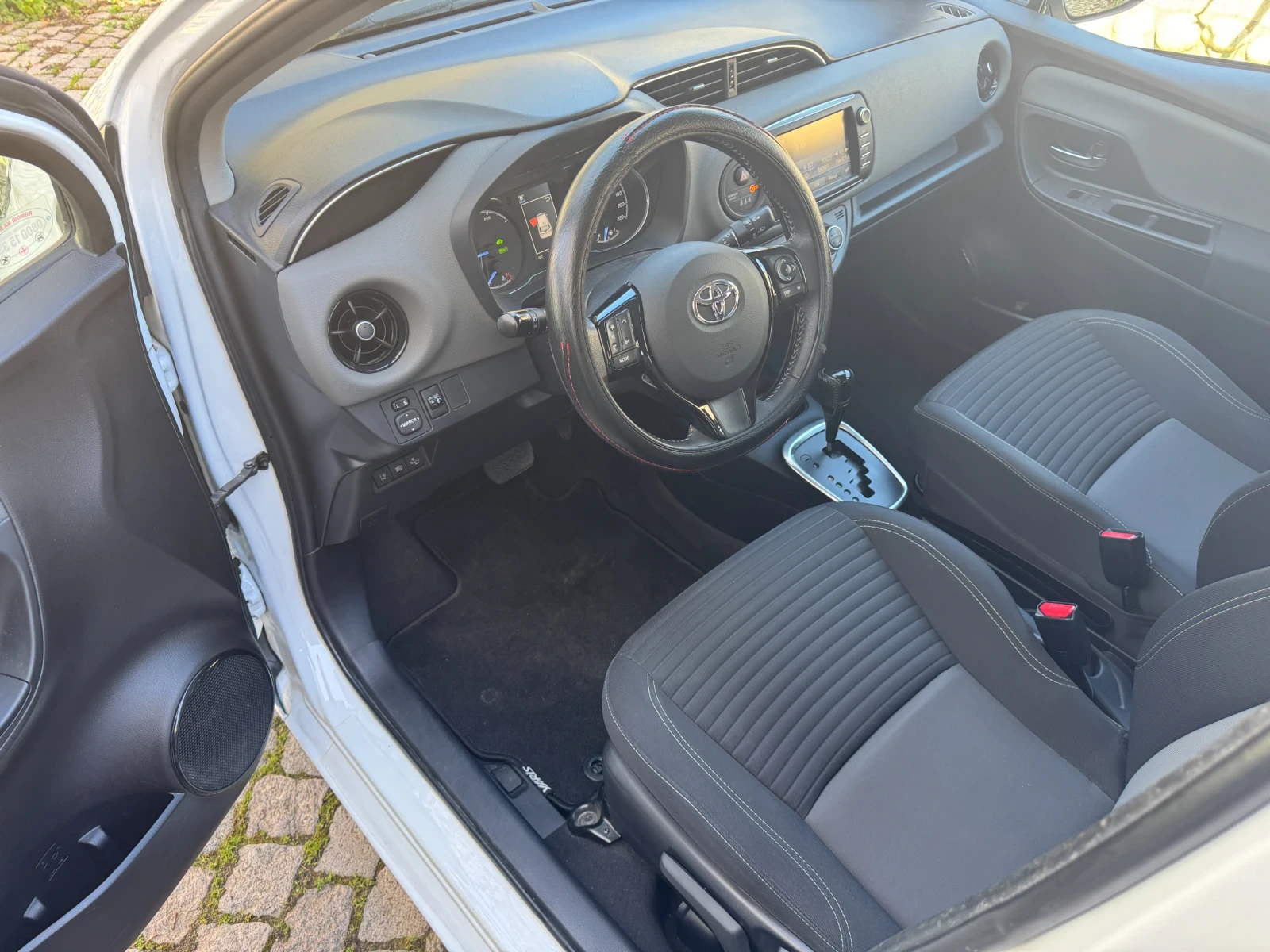 Toyota Yaris, снимка 7 - Автомобили и джипове - 54355357