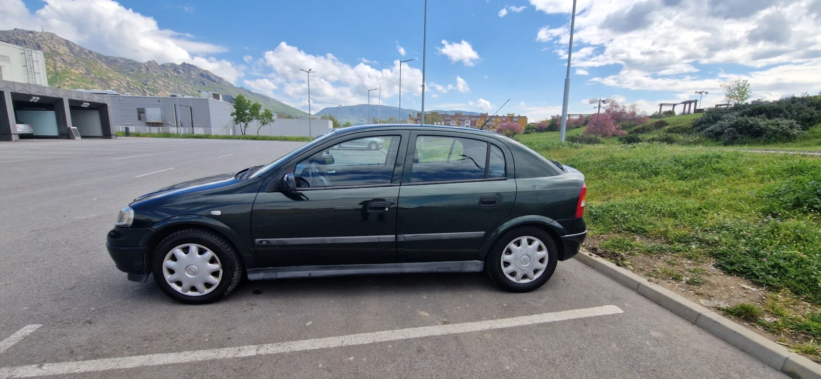 Opel Astra 1.8i/ Газ, снимка 4 - Автомобили и джипове - 54376533