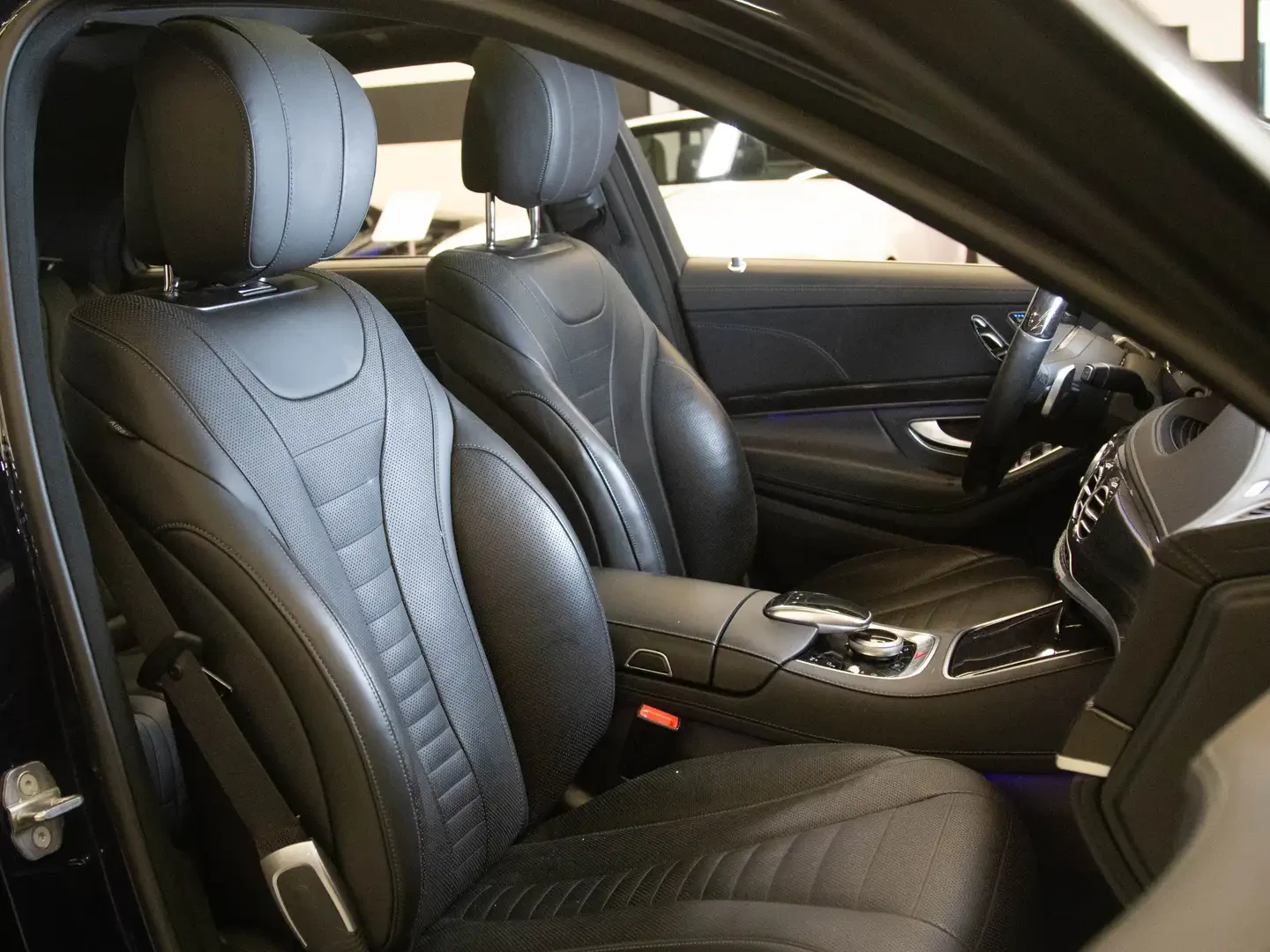 Mercedes-Benz S 560 AMG, снимка 15 - Автомобили и джипове - 54681546