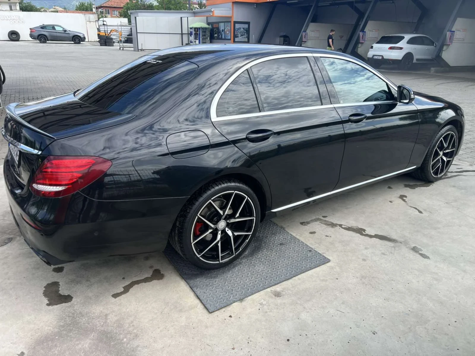 Mercedes-Benz E 220, снимка 4 - Автомобили и джипове - 54768053
