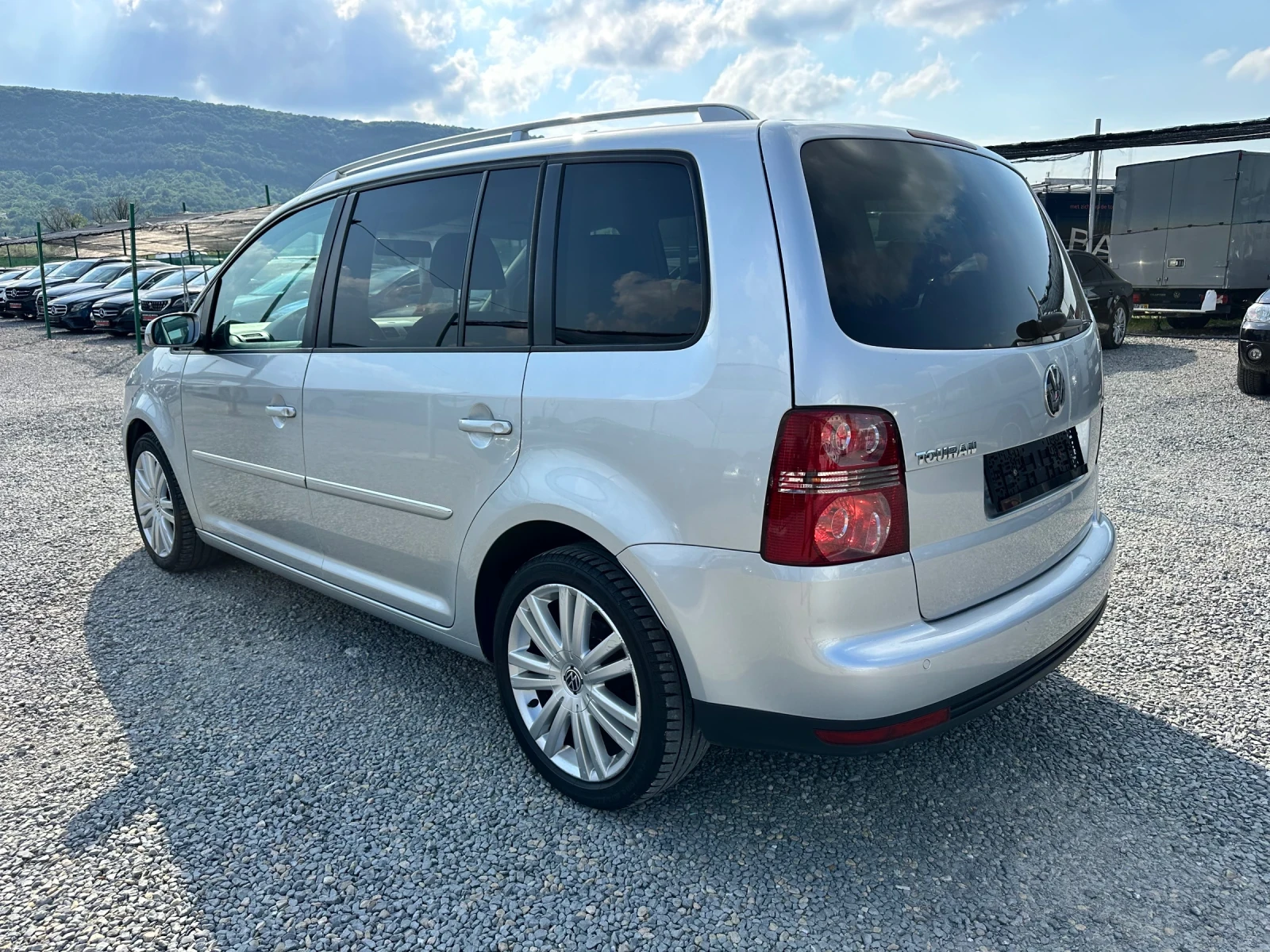 VW Touran 1.9 TDI 6+ 1 ms, снимка 6 - Автомобили и джипове - 54795251