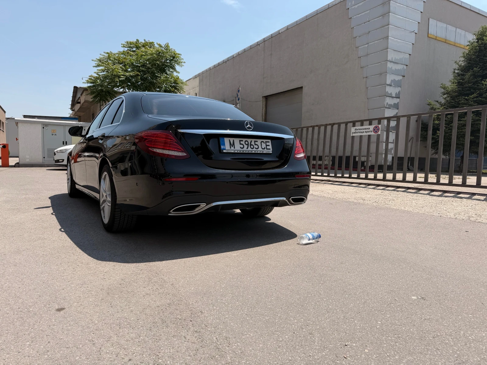 Mercedes-Benz E 220 AMG SportStyle, снимка 5 - Автомобили и джипове - 54799497