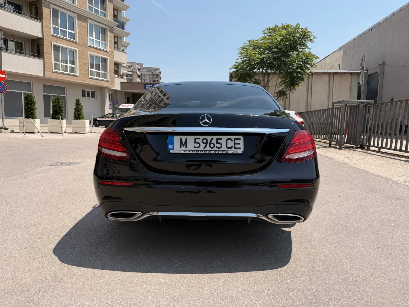 Mercedes-Benz E 220 AMG SportStyle, снимка 6 - Автомобили и джипове - 54799497