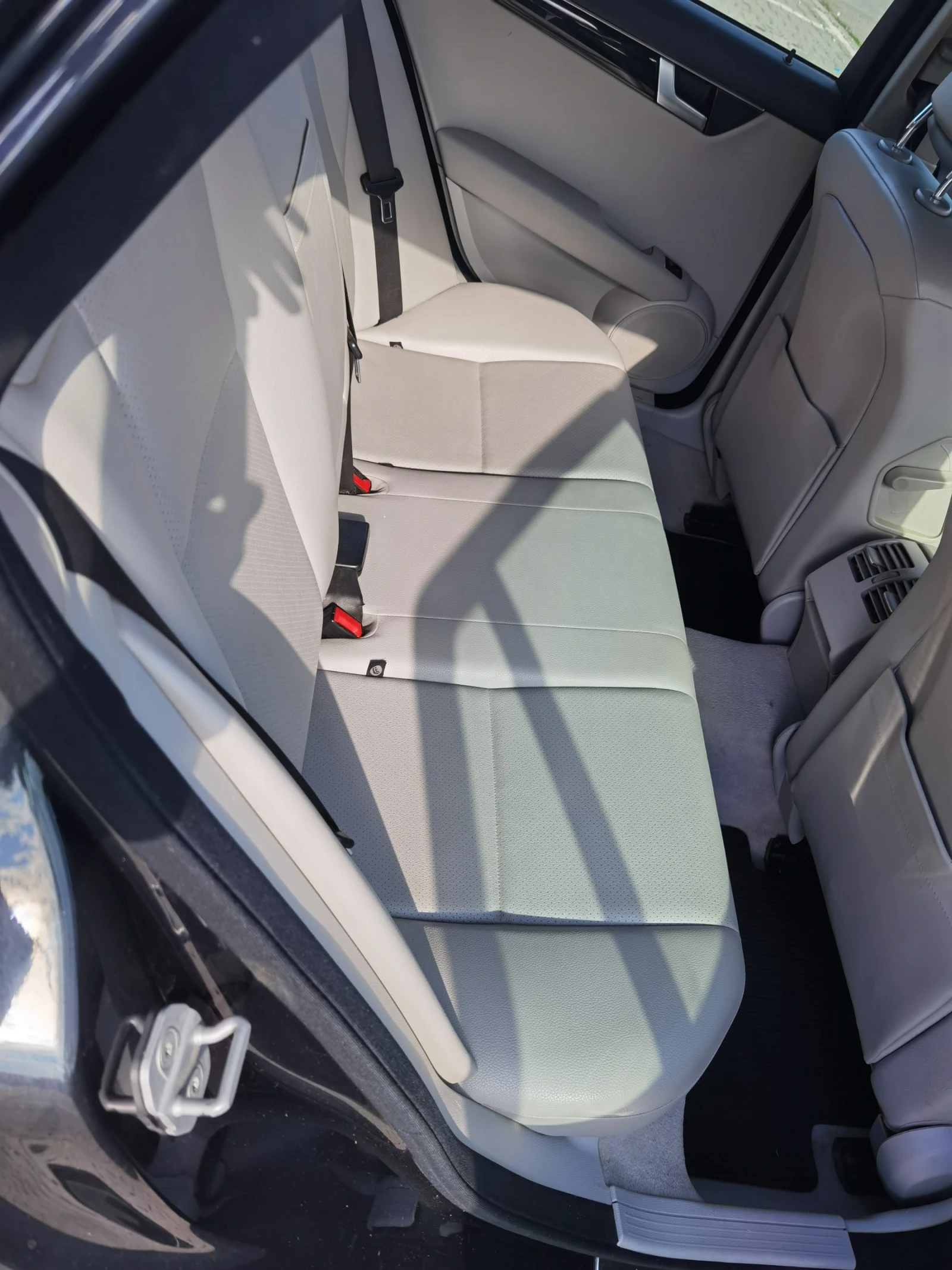 Mercedes-Benz C 200 BlueEfficiency, снимка 9 - Автомобили и джипове - 55045795