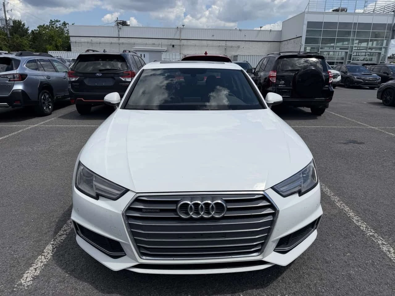 Audi A4 Komfort | CARFAX | БЕЗ ПЪРВОНАЧАЛНА ВНОСКА, снимка 3 - Автомобили и джипове - 55053495