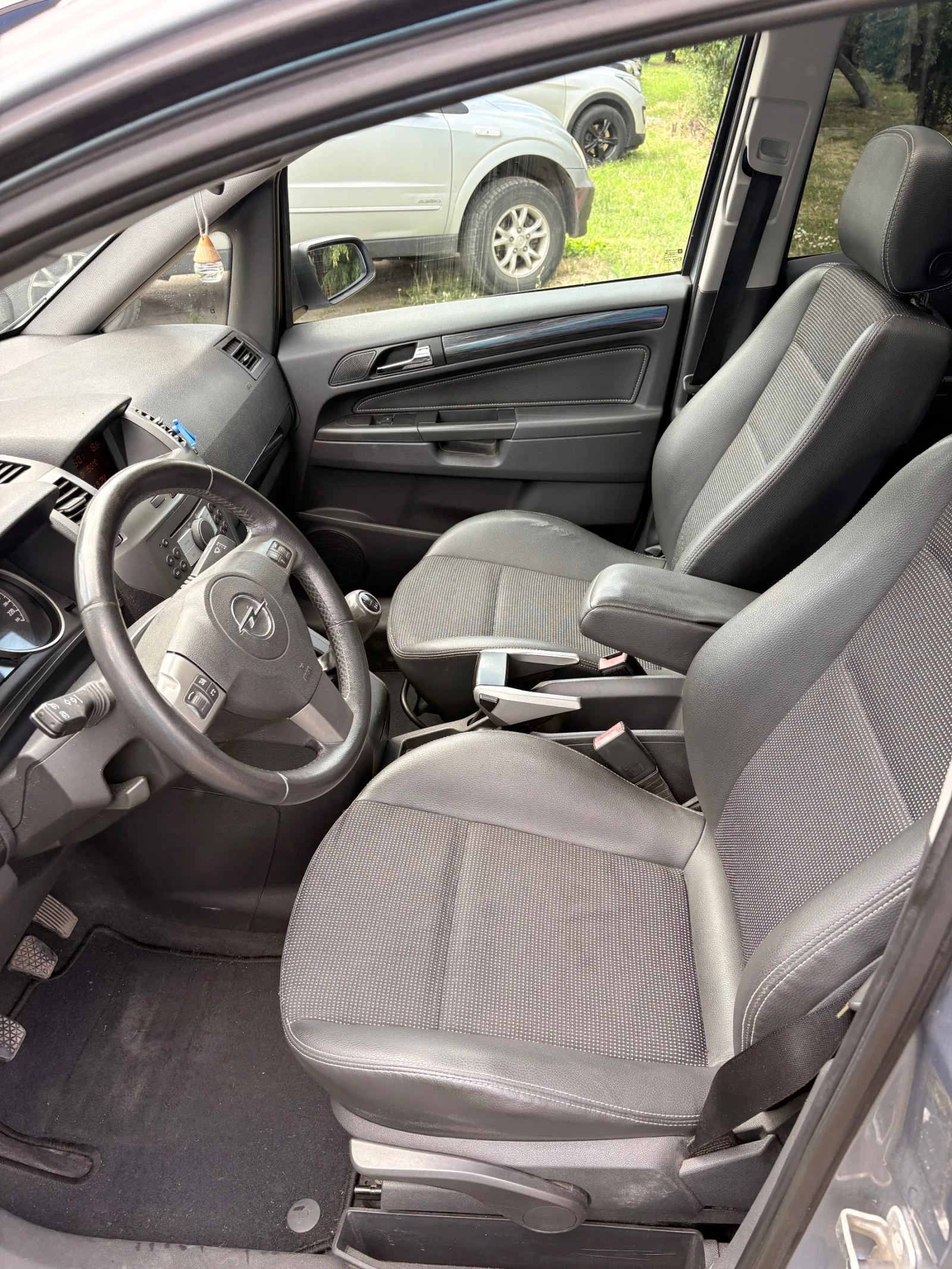 Opel Zafira Ван, снимка 12 - Автомобили и джипове - 55396790