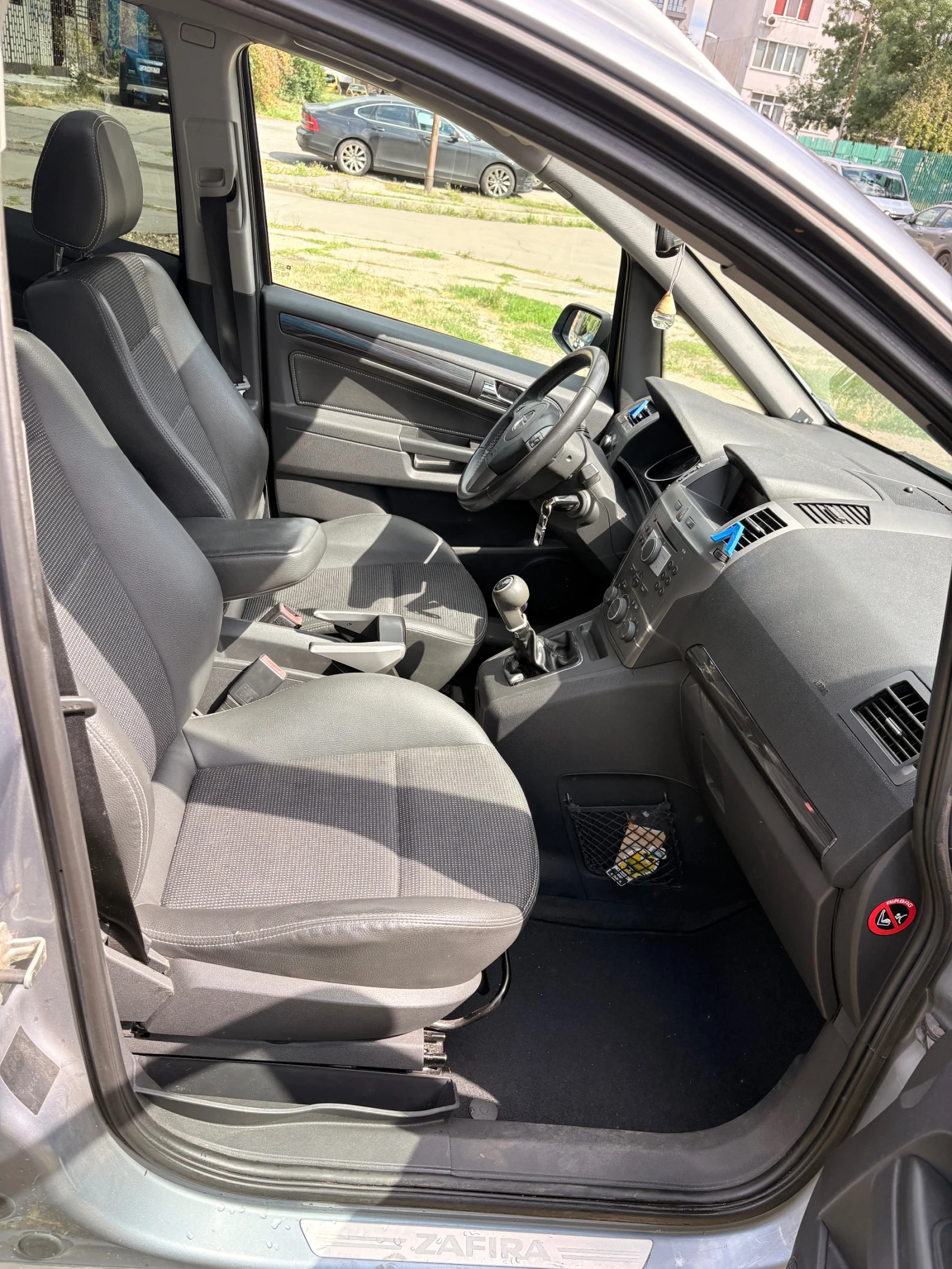 Opel Zafira Ван, снимка 13 - Автомобили и джипове - 55396790