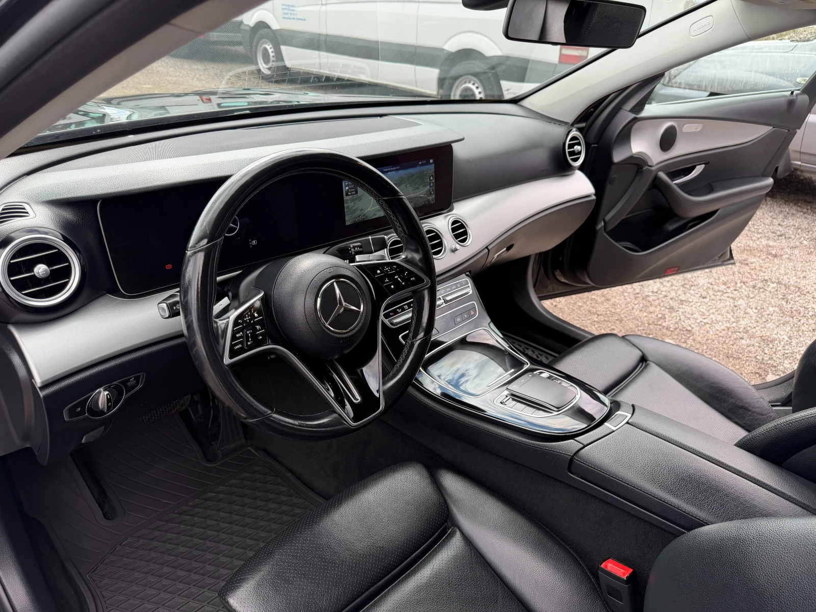 Mercedes-Benz E 220 2022, снимка 10 - Автомобили и джипове - 55513695