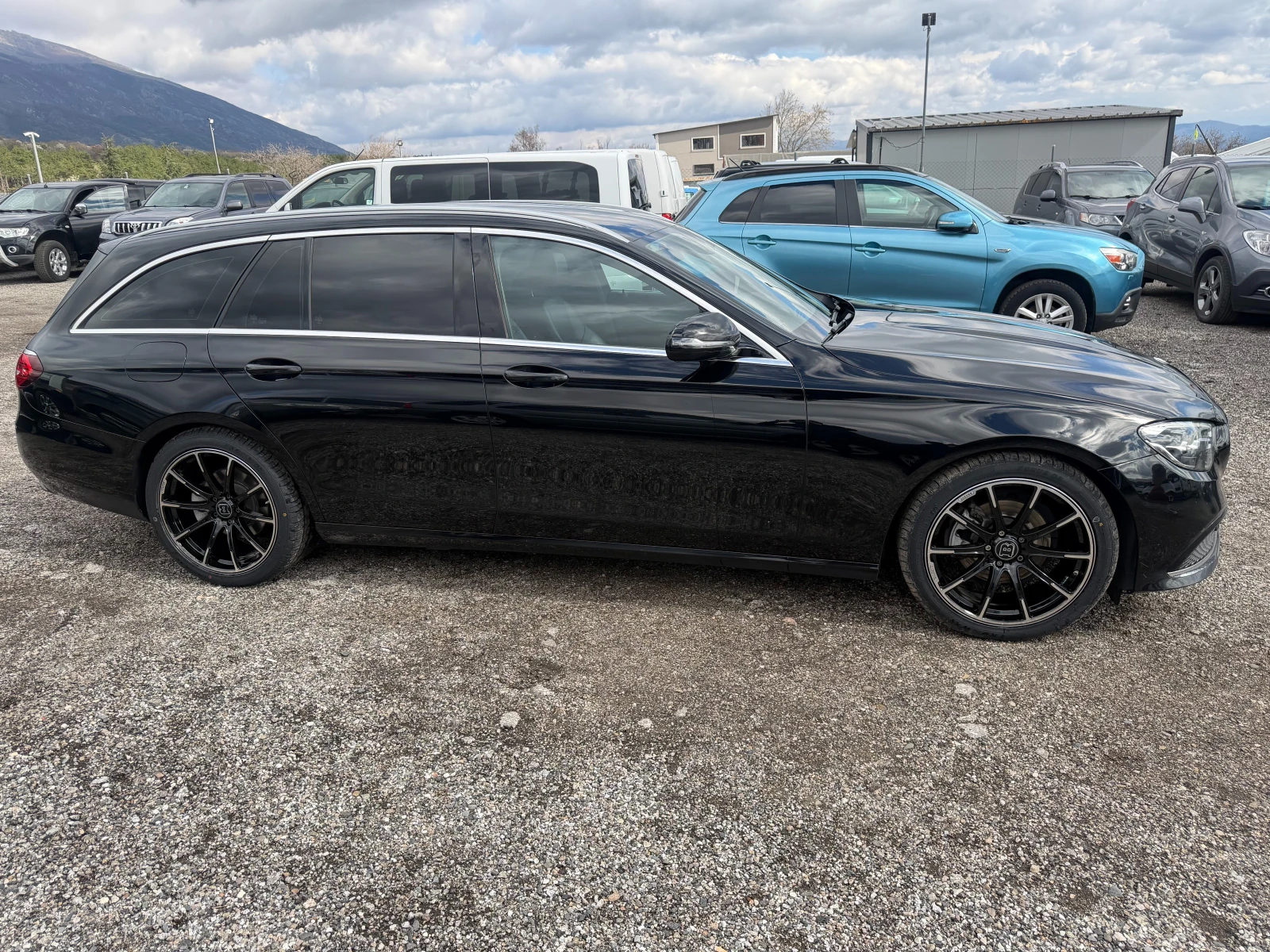 Mercedes-Benz E 220 2022, снимка 4 - Автомобили и джипове - 55513695
