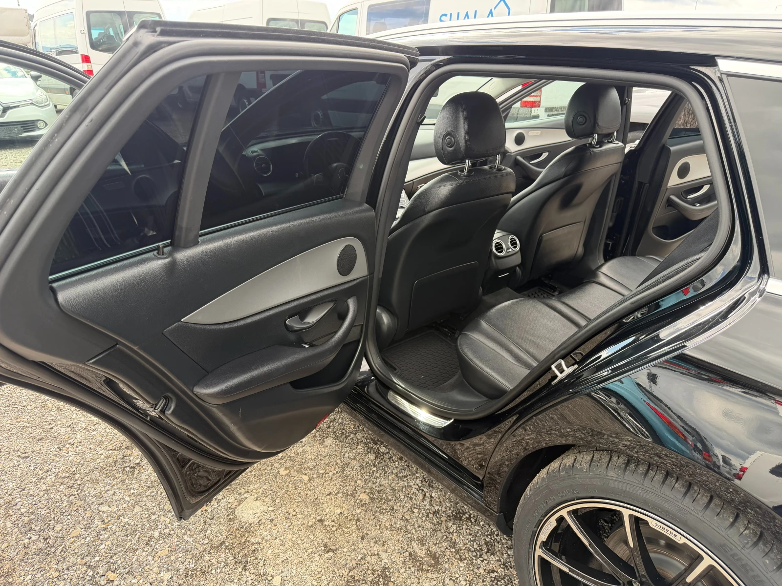 Mercedes-Benz E 220 2022, снимка 11 - Автомобили и джипове - 55513695