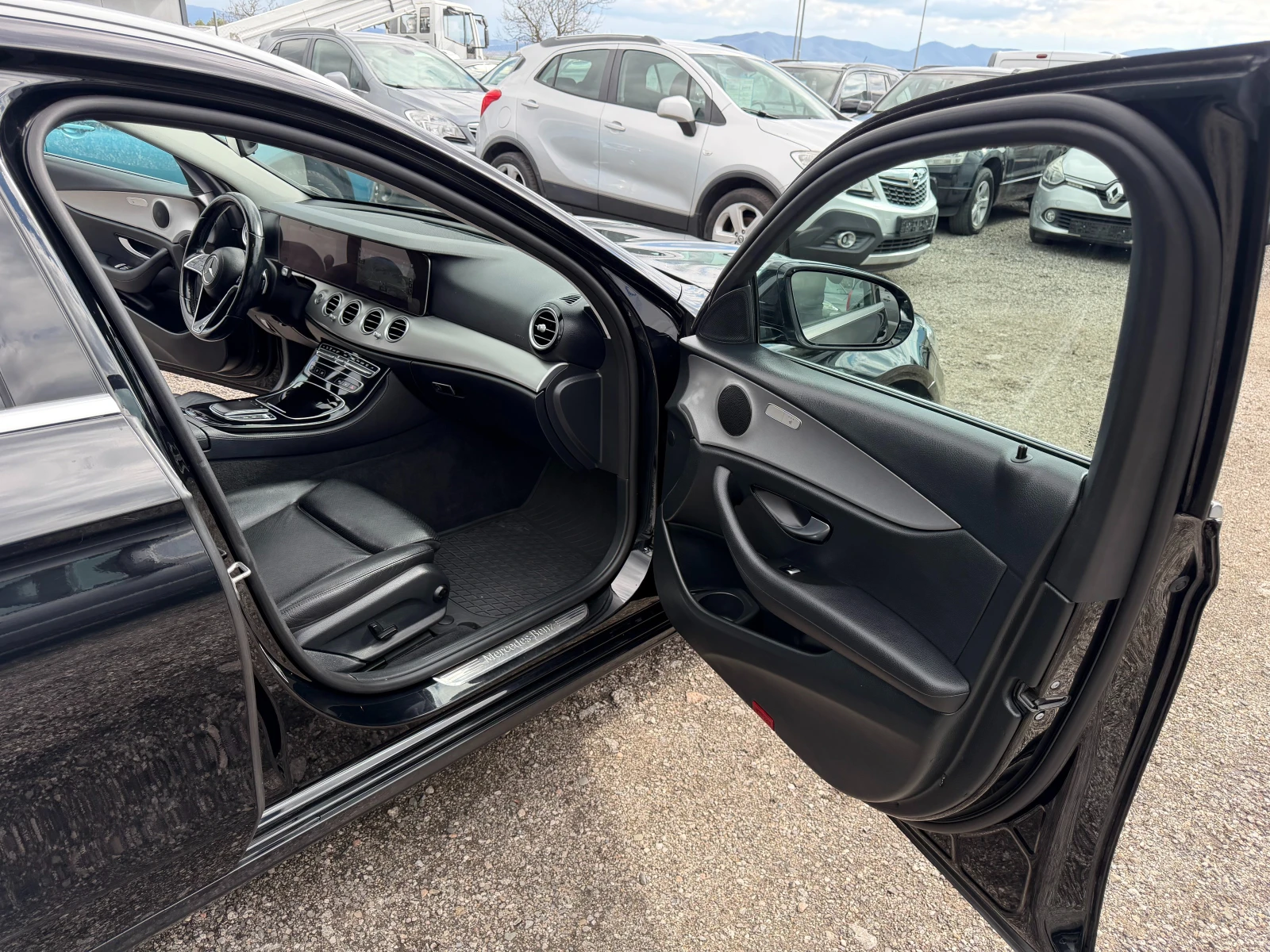 Mercedes-Benz E 220 2022, снимка 14 - Автомобили и джипове - 55513695
