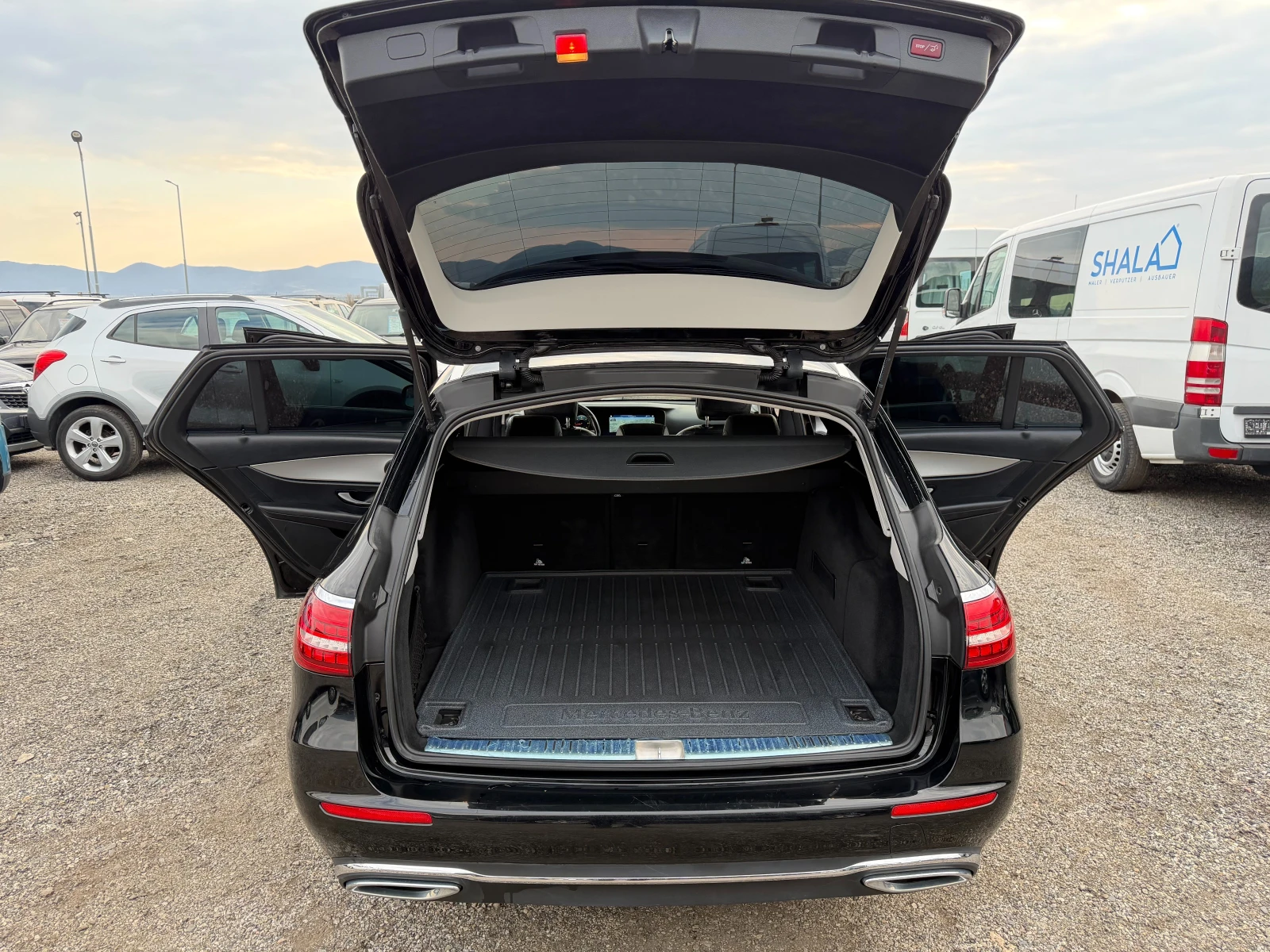 Mercedes-Benz E 220 2022, снимка 12 - Автомобили и джипове - 55513695