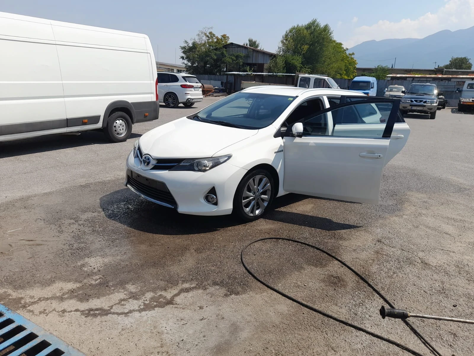 Toyota Auris, снимка 3 - Автомобили и джипове - 55729599