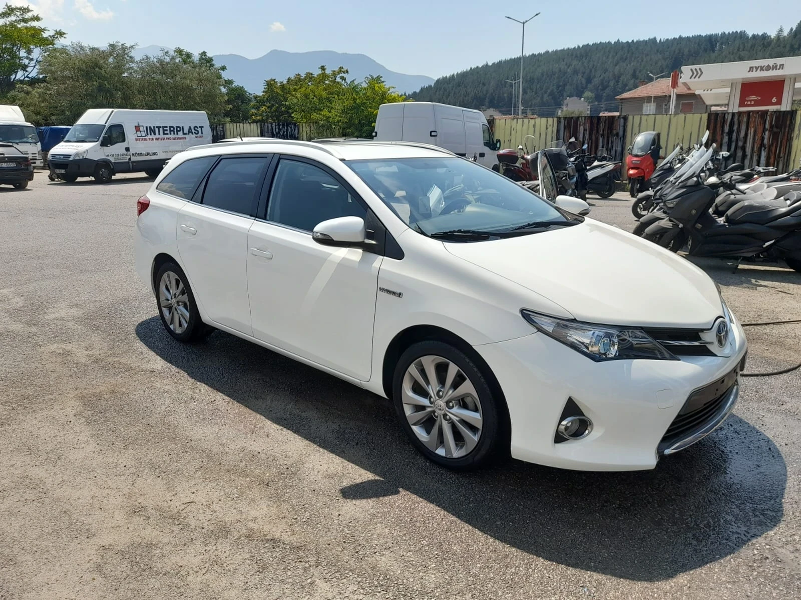 Toyota Auris, снимка 5 - Автомобили и джипове - 55729599