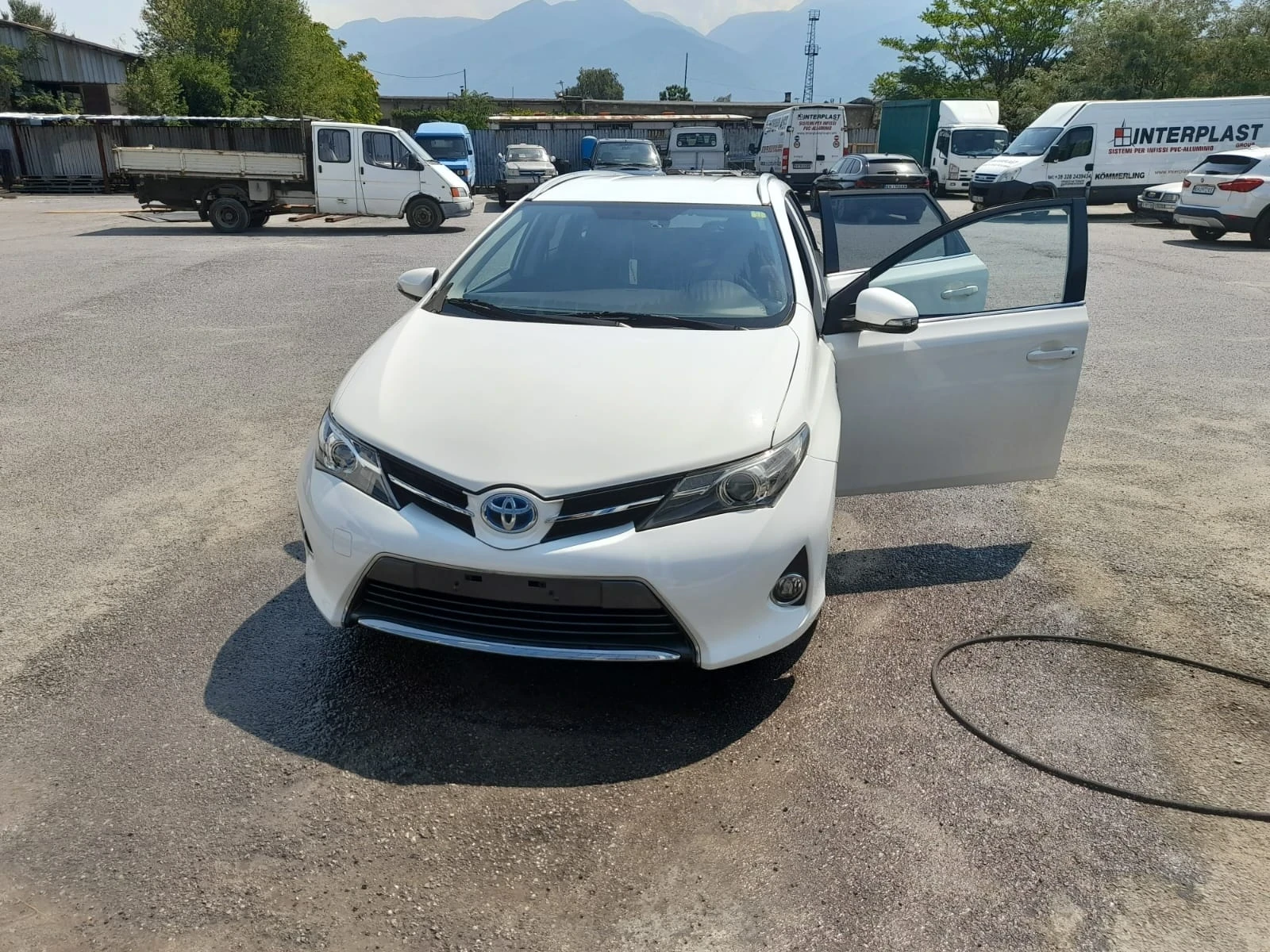 Toyota Auris, снимка 4 - Автомобили и джипове - 55729599