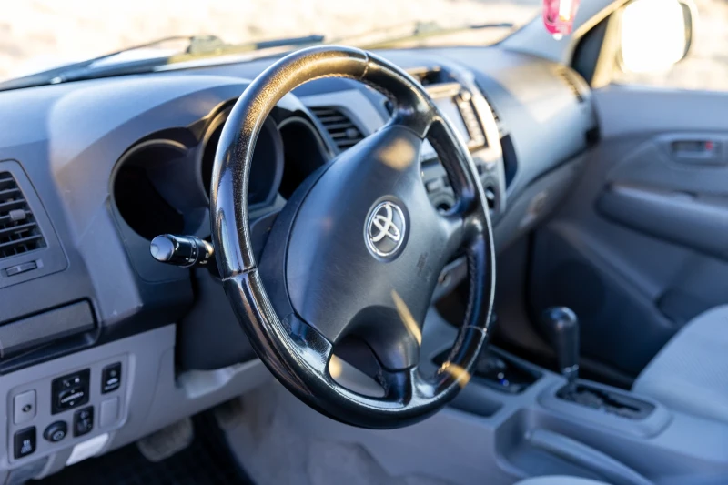 Toyota Hilux 3.0D, D4D, снимка 10 - Автомобили и джипове - 48849727