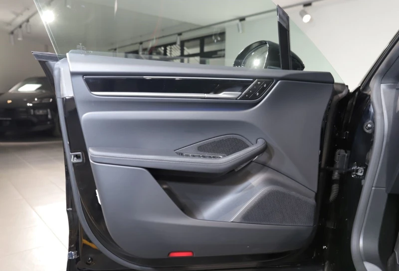 Porsche Macan PANO* 360CAM* MATRIX* DISTR* , снимка 6 - Автомобили и джипове - 50189780