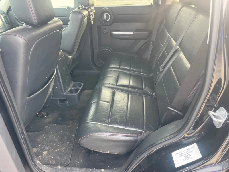 Dodge Nitro 2.8 CRDI, снимка 12 - Автомобили и джипове - 52630791