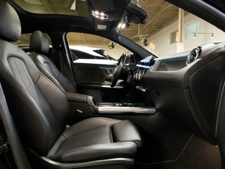 Mercedes-Benz GLA Automatic, снимка 16 - Автомобили и джипове - 56011108