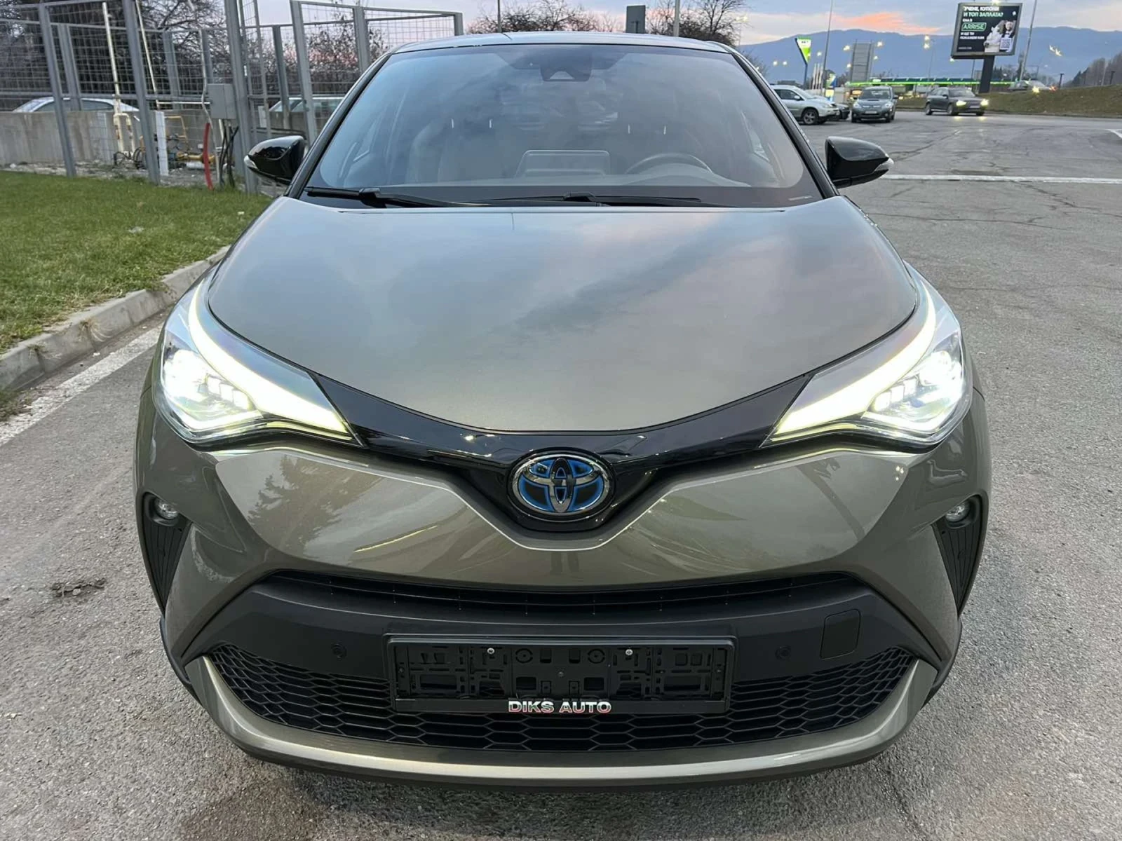 Toyota C-HR HYBRID 2.0 ВИСОКО НИВО НА ОБОРУДВАНЕ-CLASSY LED - изображение 2