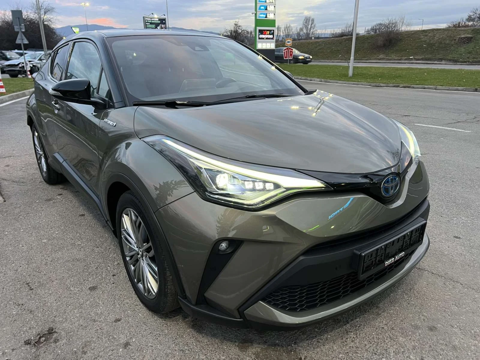 Toyota C-HR HYBRID 2.0 ВИСОКО НИВО НА ОБОРУДВАНЕ-CLASSY LED - изображение 3