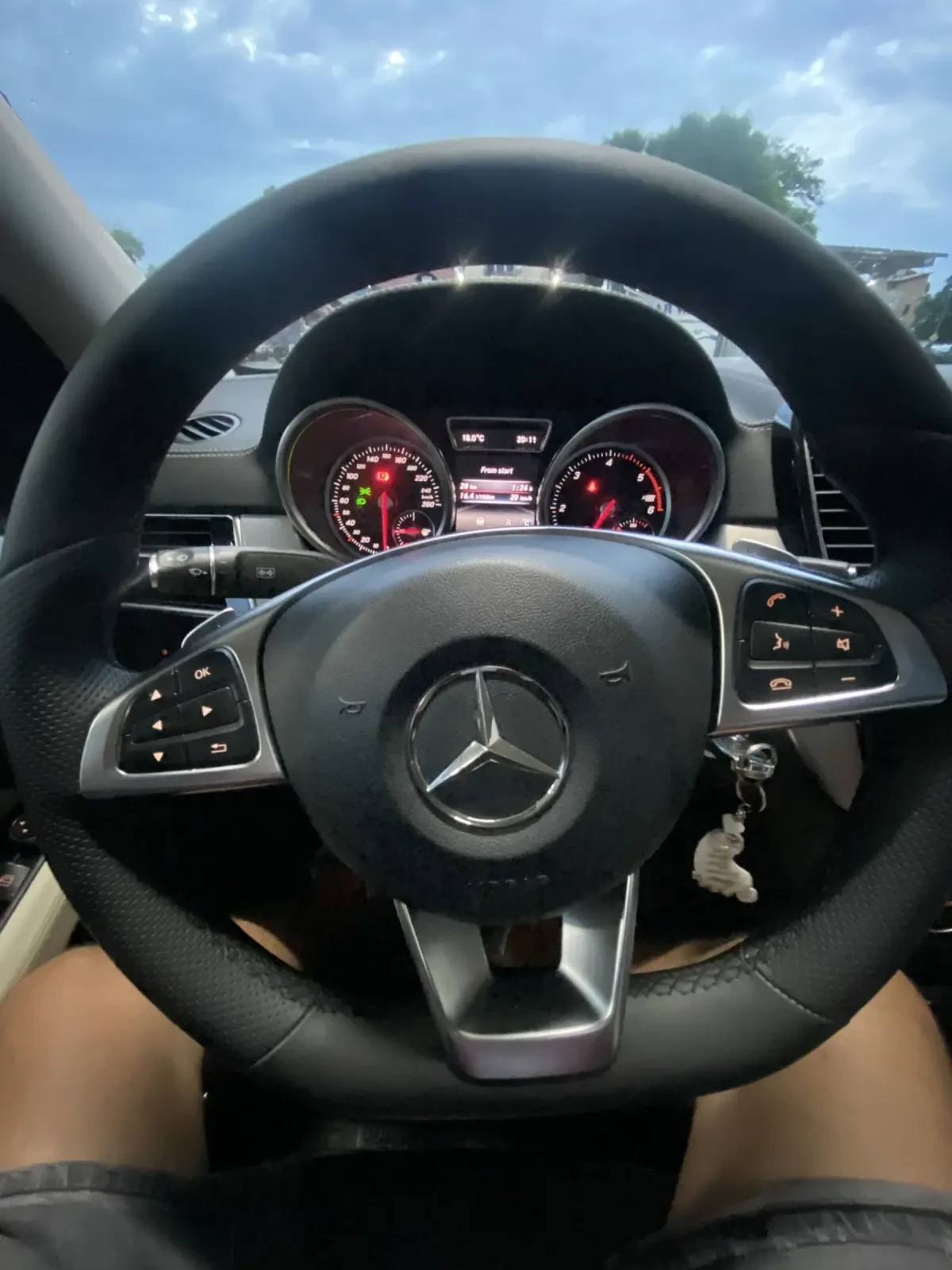 Mercedes-Benz GLE 350 COUPE Panorama AMG Paket - изображение 3