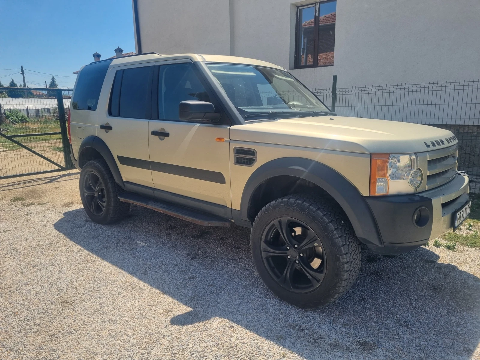Land Rover Discovery SE 4.4 - изображение 3