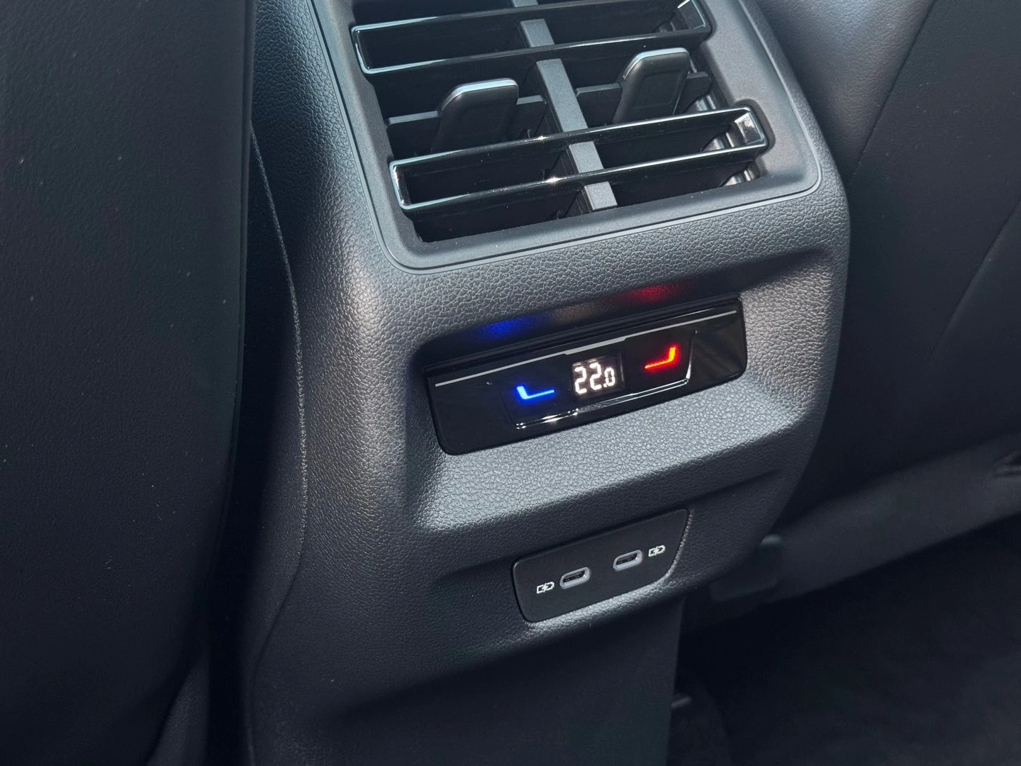 VW Tiguan R-Line Plus 2.0 TSI 4MOTION DSG - изображение 8