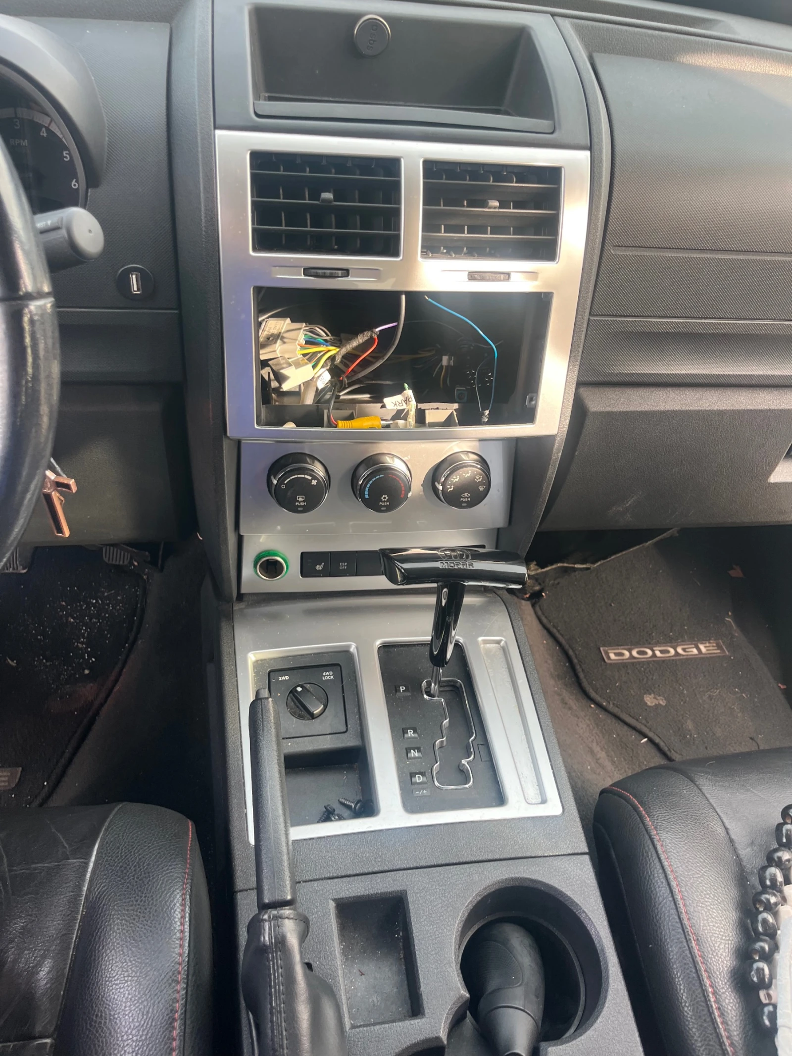 Dodge Nitro 2.8 CRDI - изображение 10