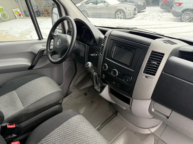 VW Crafter 2.0TDI Климатроник L1H1 , снимка 9 - Бусове и автобуси - 53188619