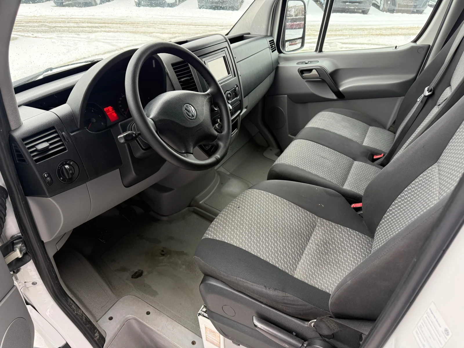 VW Crafter 2.0TDI Климатроник L1H1  - изображение 10