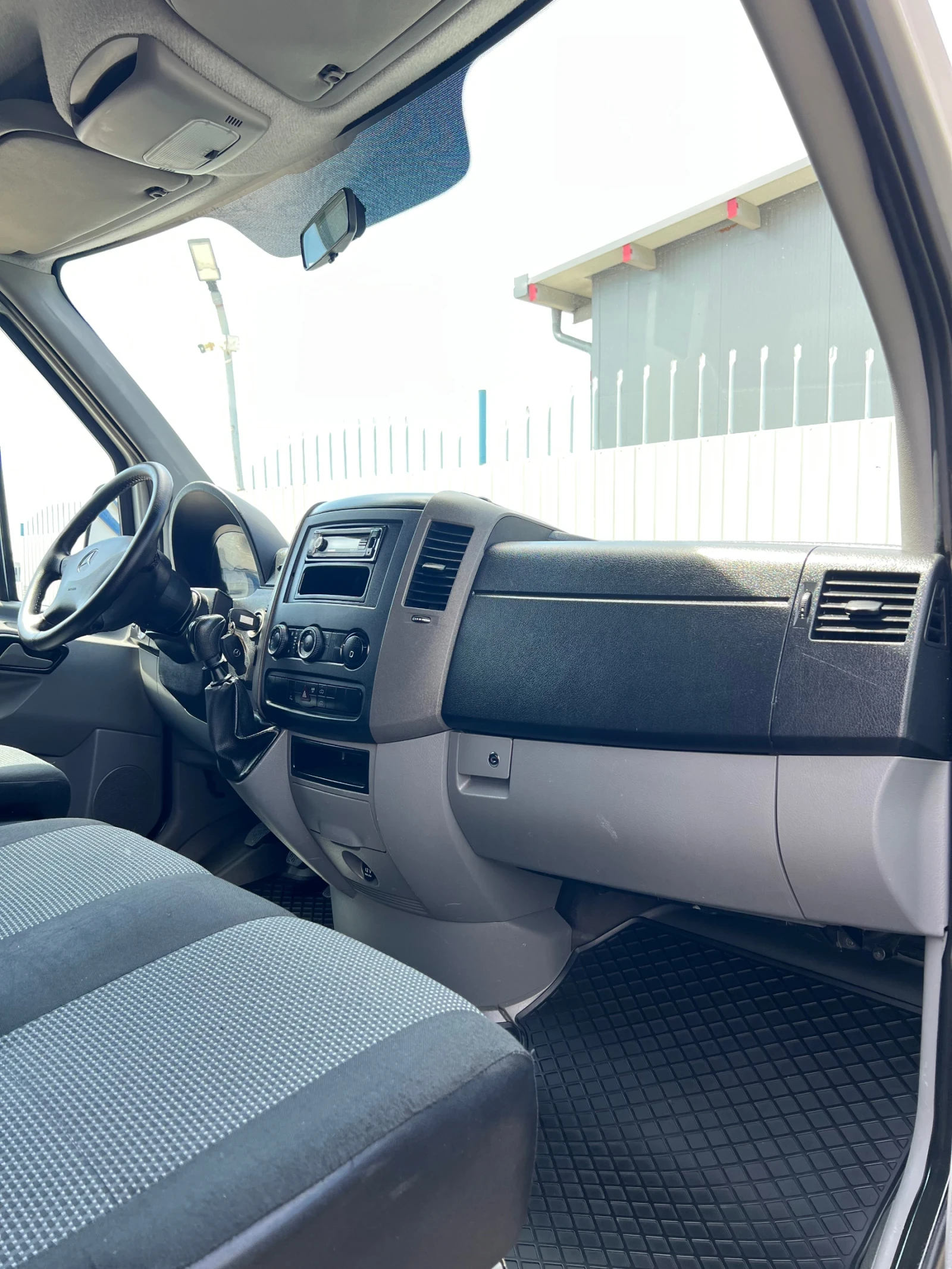 Mercedes-Benz Sprinter 319 190к.с / 269.000км ! / Климатроник, снимка 15 - Бусове и автобуси - 54301967