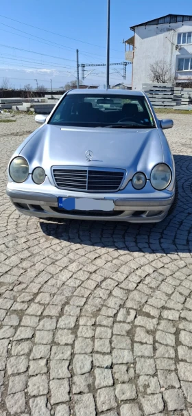 Mercedes-Benz E 220, снимка 1