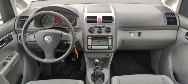 VW Touran 1.6I*102к.с*, снимка 17 - Автомобили и джипове - 41879272