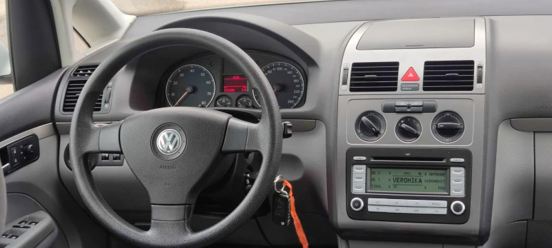 VW Touran 1.6I*102к.с*, снимка 16 - Автомобили и джипове - 41879272