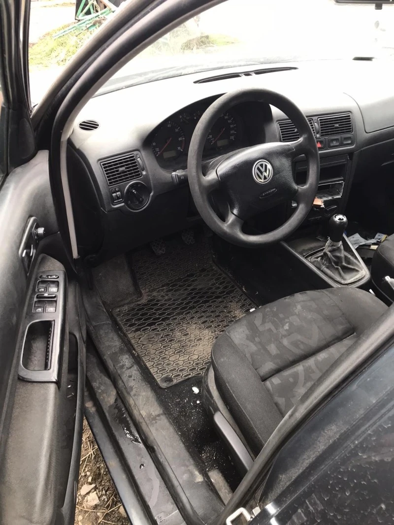 VW Golf 1.6i газ, снимка 4 - Автомобили и джипове - 44971773