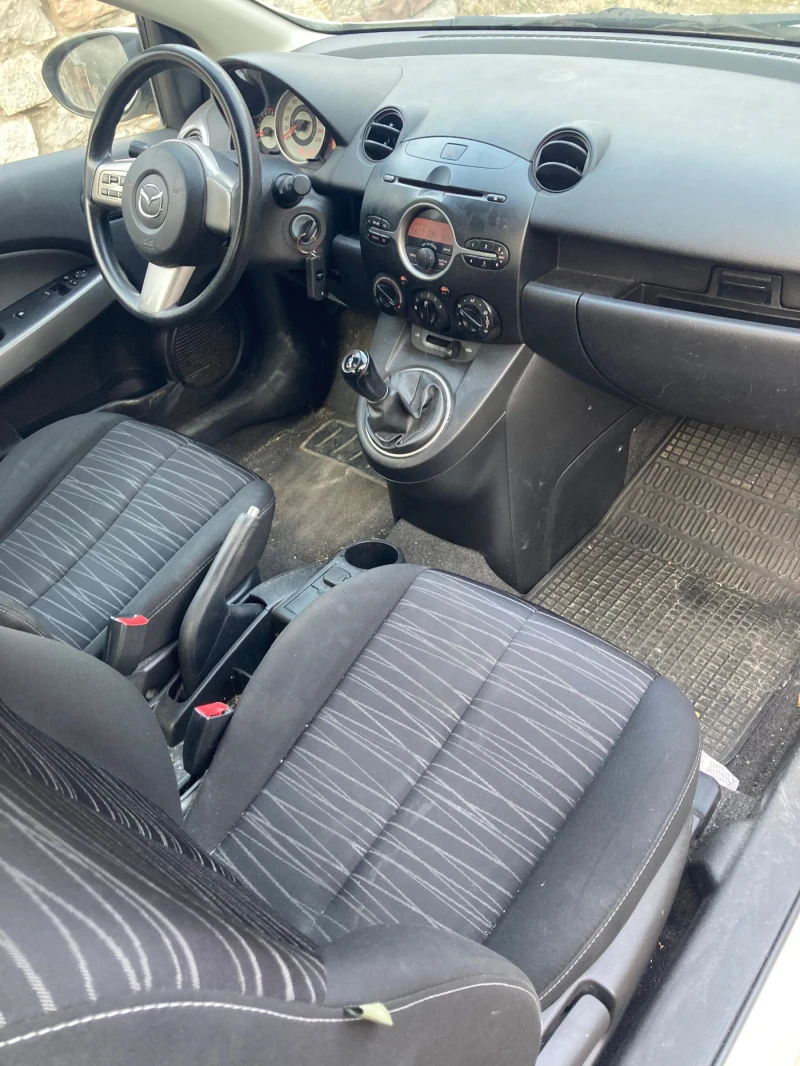 Mazda 2 бензин 1.3 , снимка 11 - Автомобили и джипове - 49241432