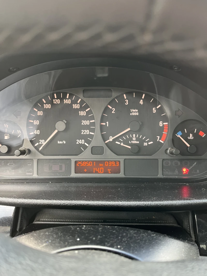 BMW 320 320i, снимка 8 - Автомобили и джипове - 52351528