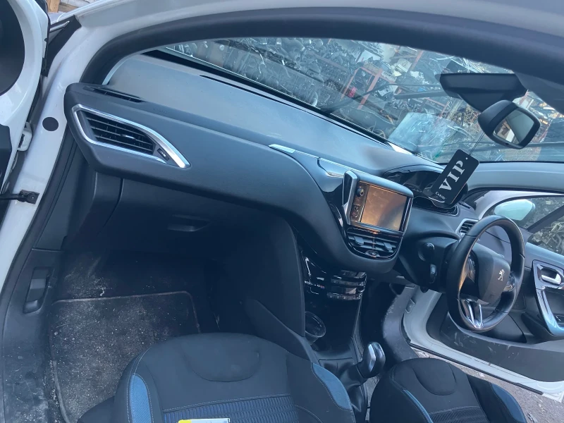 Peugeot 208 1.2 VTi, снимка 12 - Автомобили и джипове - 53117090