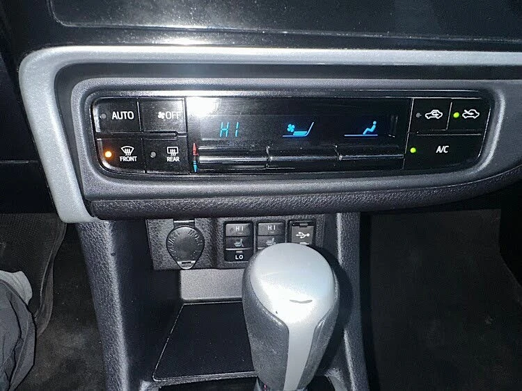 Toyota Corolla LE* АвтоКредит* (ЦЕНА ДО БГ), снимка 14 - Автомобили и джипове - 54068567